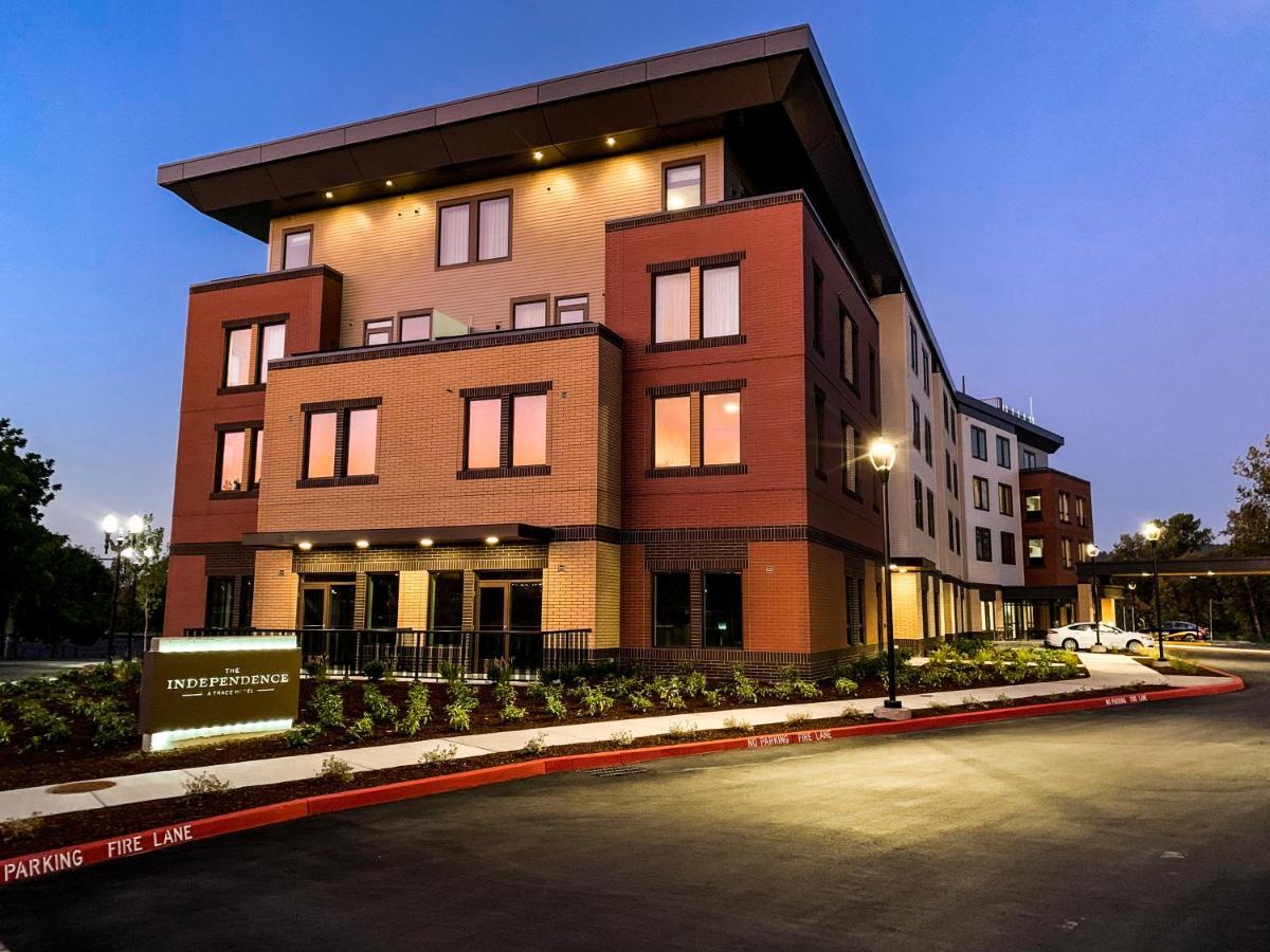 The Independence Hotel Екстер'єр фото