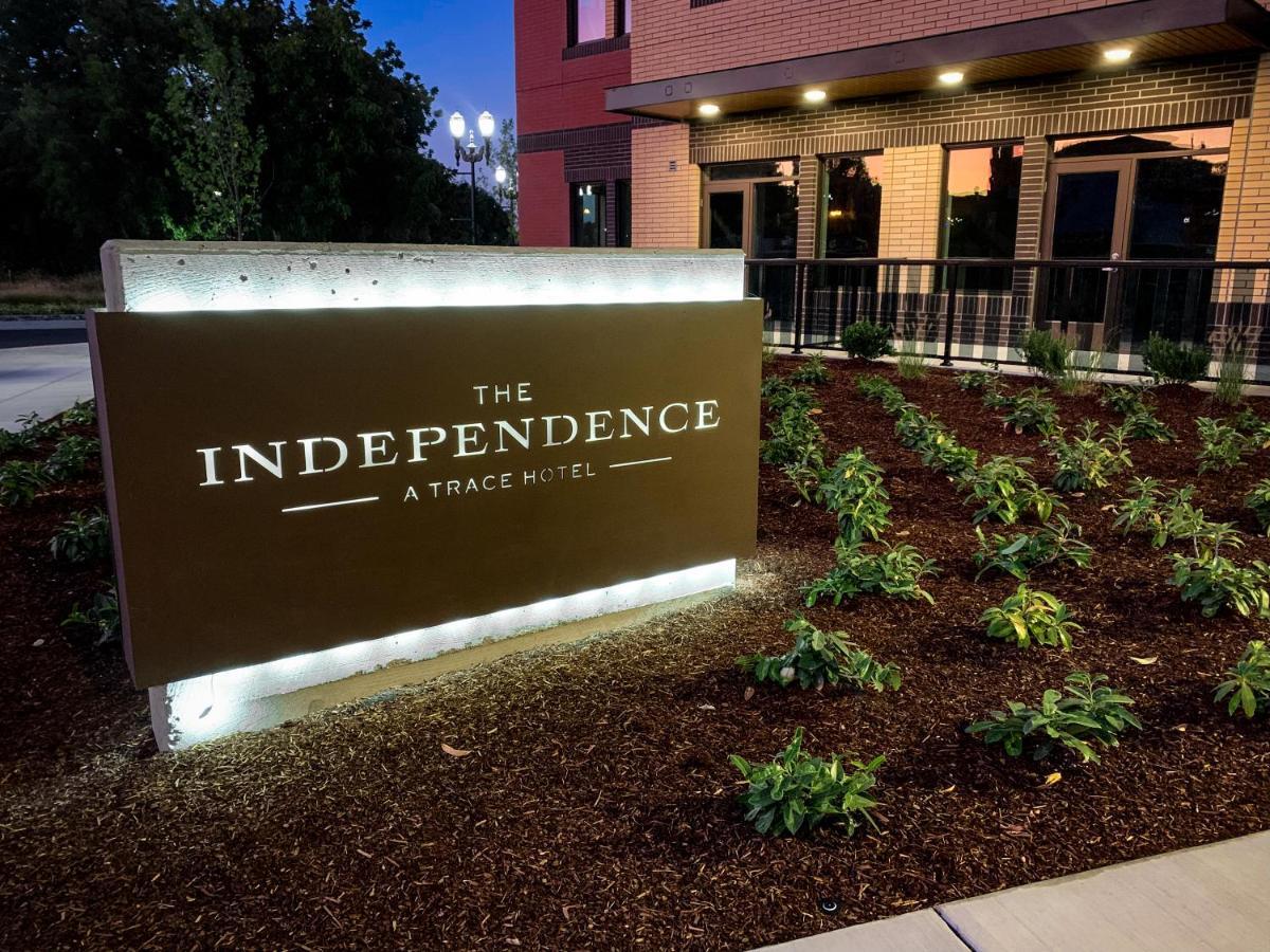 The Independence Hotel Екстер'єр фото